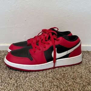 Jordan 1 Low Very Berry